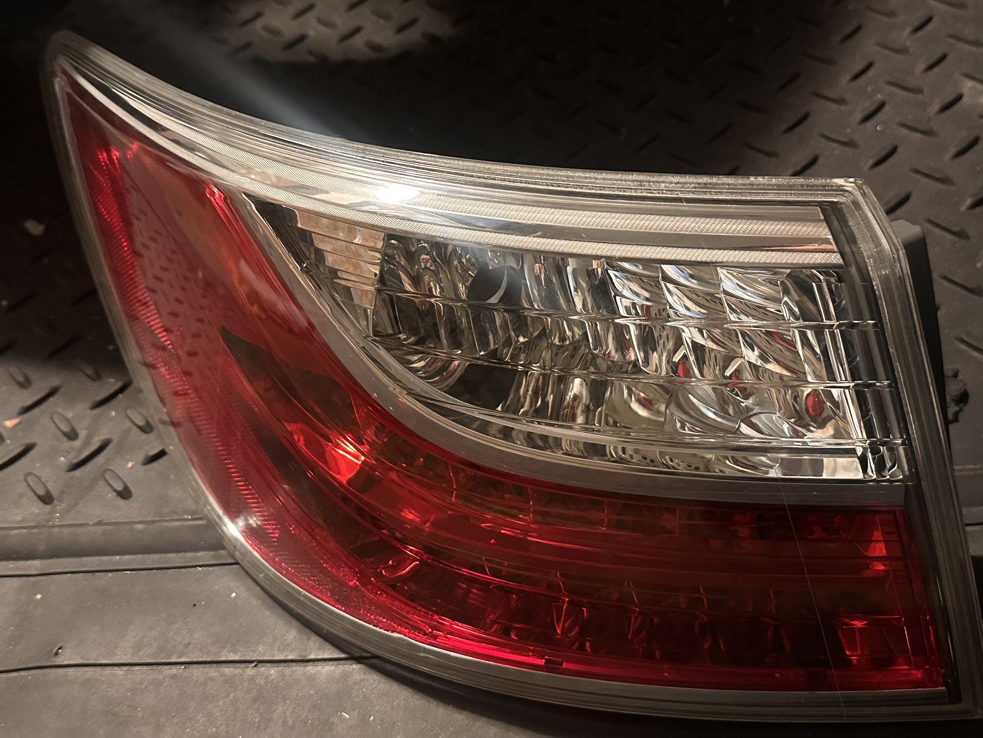 2011 Mazda Cx9 Taillight 