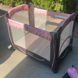 Graco play pen