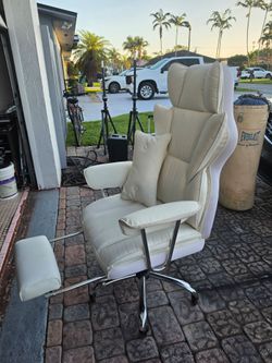 White Faux leather Office chair. LARGE & COMFY WITH LEG REST AND ADJUSTABLE UP AND DOWN LUMBAR AND LEAN BACK AND LOCK