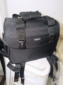 Amazon Basics DSLR/Mirrorless Camera Bag – Excellent Condition