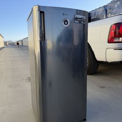 Mini LG fridge