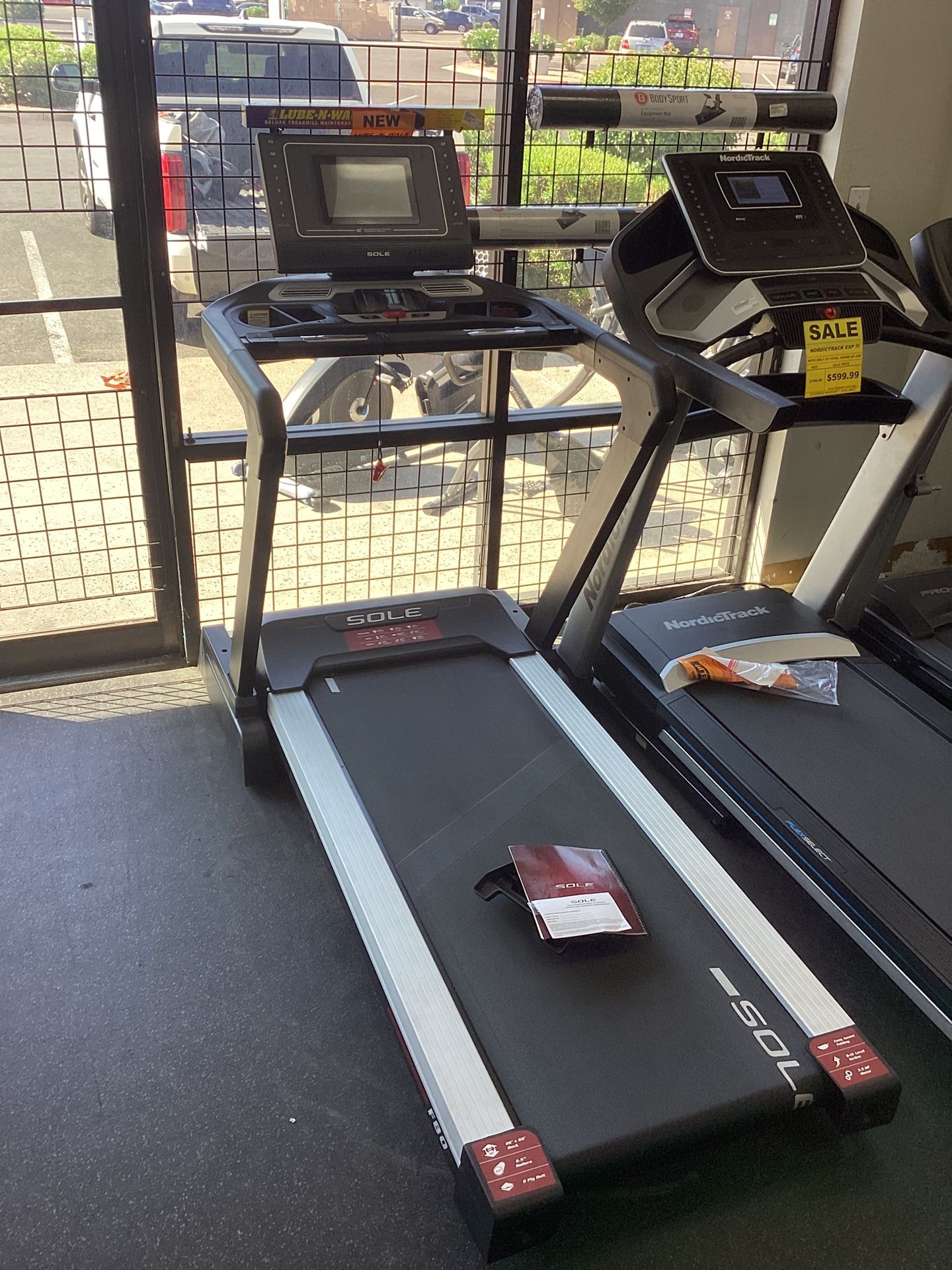 2023 Sole F80 Treadmill With ONLY 18 HOURS OF USE and includes warranty