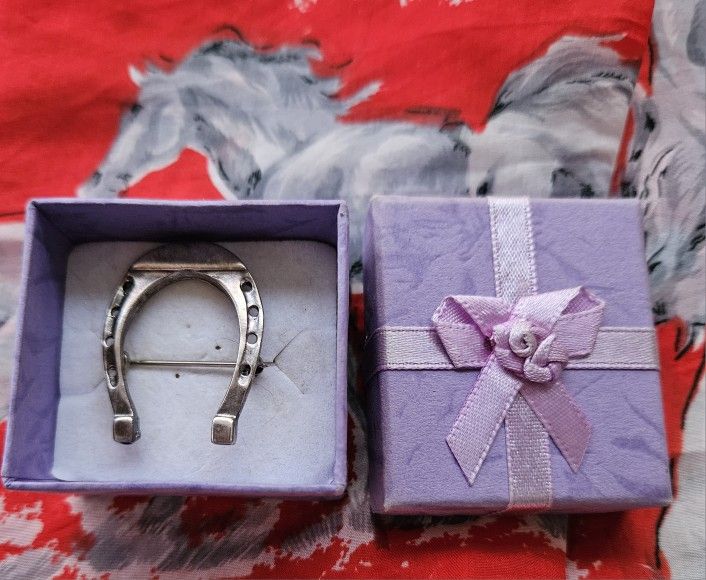 New Sterling Silver Horseshoe Pin In Original Gift Box