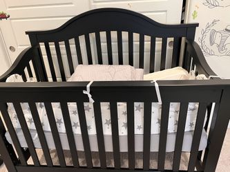 Like New Buy Buy Baby Crib- Davinchi  Crib 