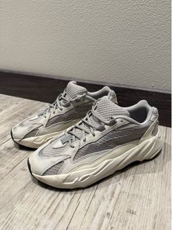 Yeezy Boost 700 V2 Static Men size 10.5