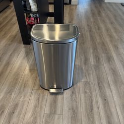 Stainless steel trashcan