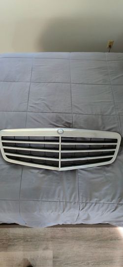 2010-2103 mercedes benz E350 grille