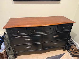 Stanley Young America - Dresser