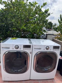 Washer and Dryer /Lavadora y Secadora