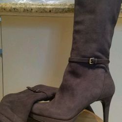 Stunning Nine West Grey tall suede boots size 6