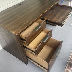 Work Desk w/ storage (lock/keys)