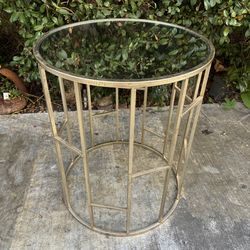 Safavieh Doreen Round Gold Accent Table With Mirrored Top