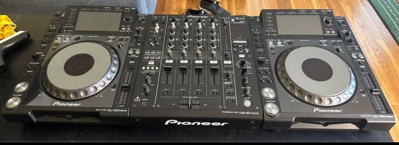 Pioneer CDJ 2000 Nexus System