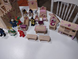Melissa and Doug folding midevel castle