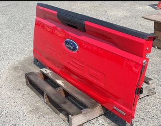  2023  Ford F-150 Red OEM Pickup Truck Tailgate Back-Up Camera Assembly 