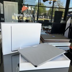 Apple 13” MacBook Air M3 Chip 16GB Ram 512SSD! Open box! 90 day warranty! We offer financing!