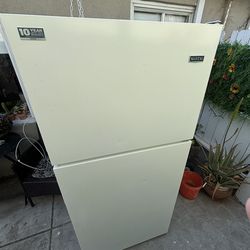 Maytag Refrigerator (high capacity)