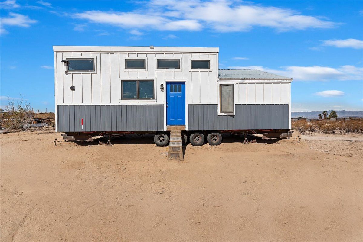 Beautiful Tiny Home 440sf - 1 Bedroom + Loft
