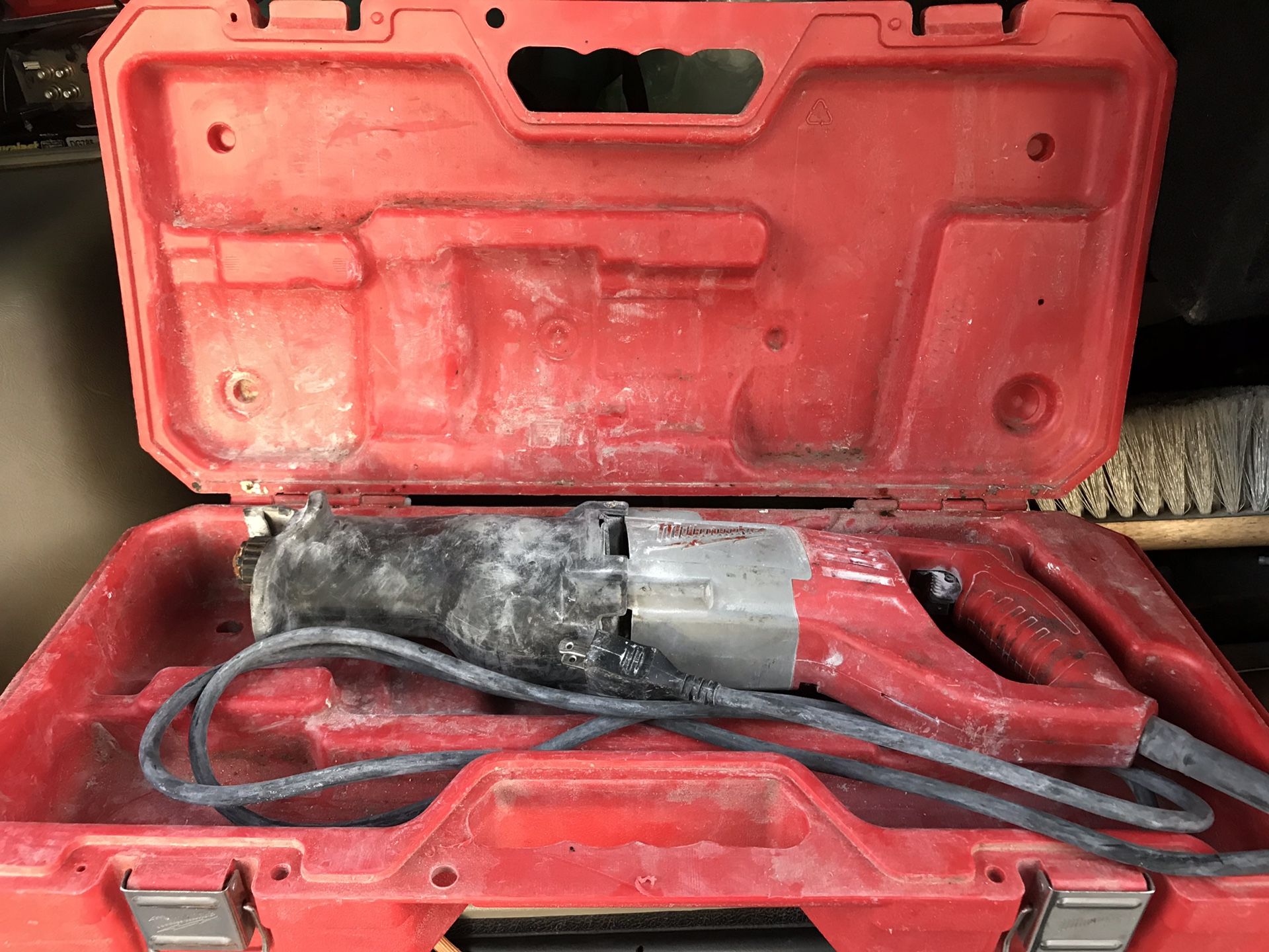 2 Milwaukee saw