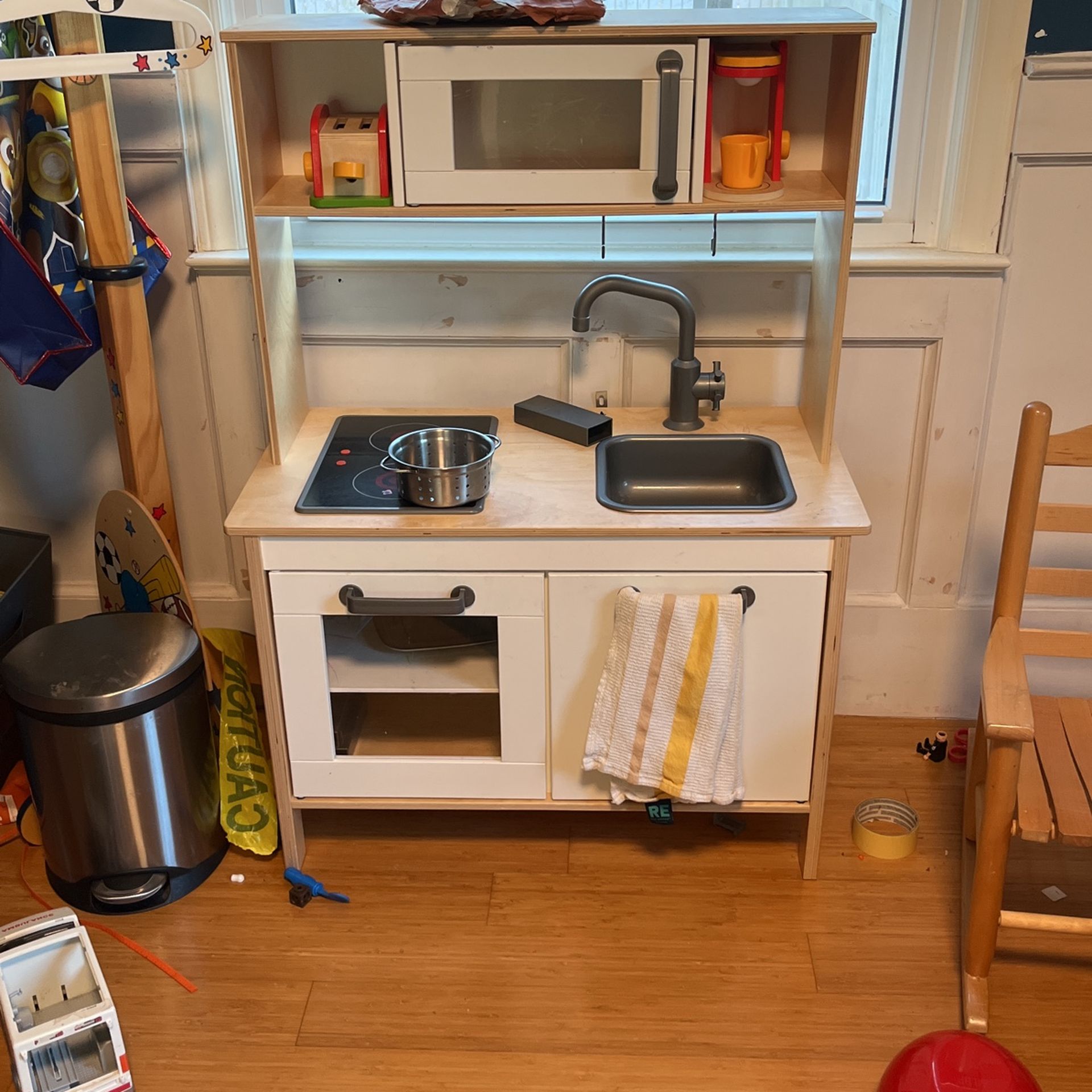 Play Kitchen And Accessories