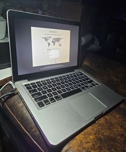 SALE!!! - Apple MacBook Pro 13-Inch Laptop