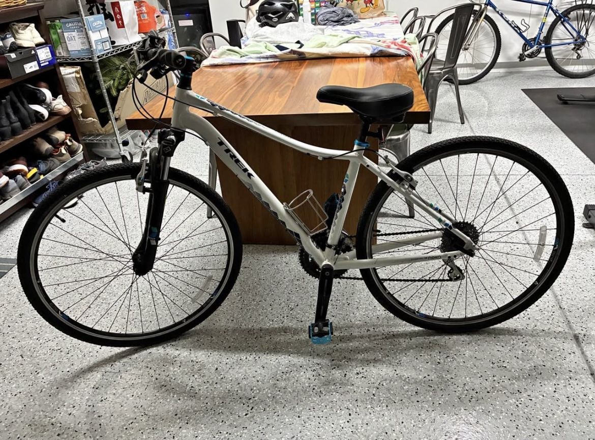 Trek Neko Hybrid Bike