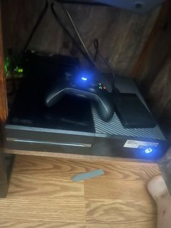 Xbox 1 with controller and storage device