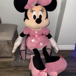 Giant Minnie And Minnie Chair