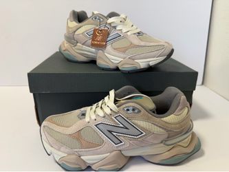 New Balance 9060 Women’s Sneakers – New – Size 7