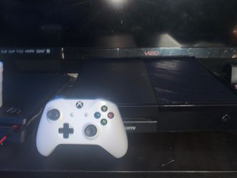 XBOX ONE AND CONTROLLER