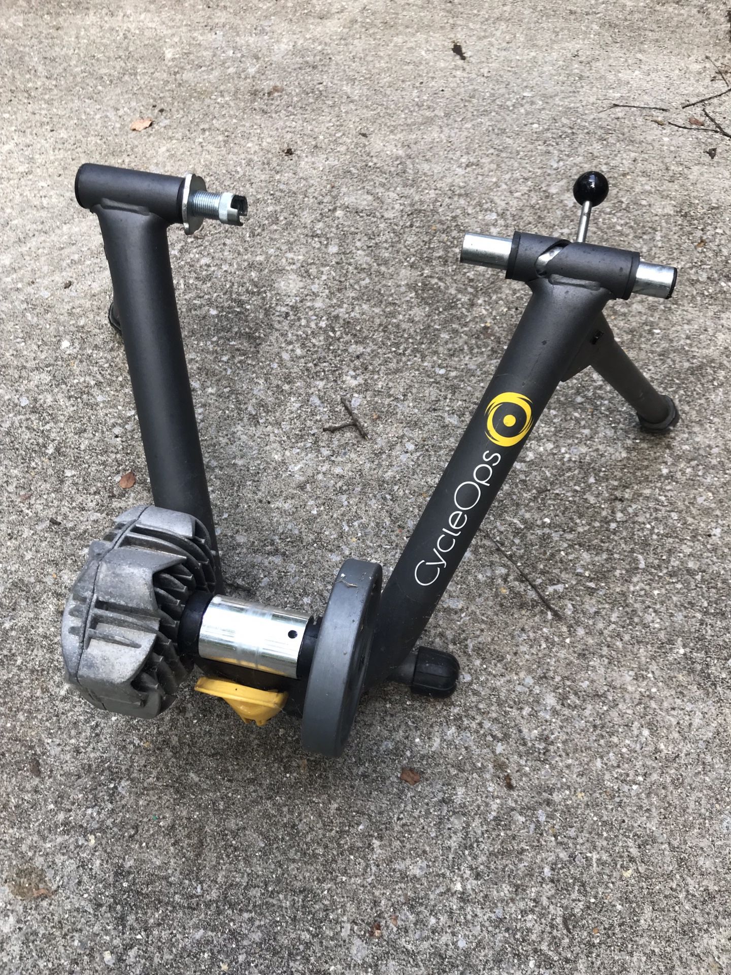 Cyclops Trainer. Great Indoor (or Driveway) Bike Exercise Machine. Lightly Used. Fits Any Bike Without Need To Remove Back Wheel. Adjustable Tension