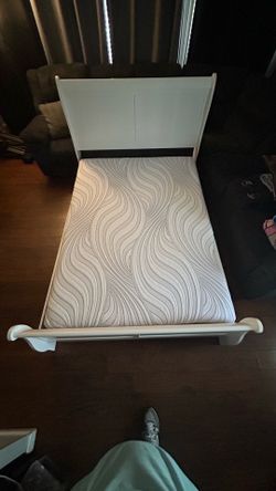 Full  white bed