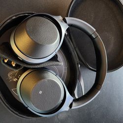 Sony WH1000-XM2 Noise Canceling Headphones