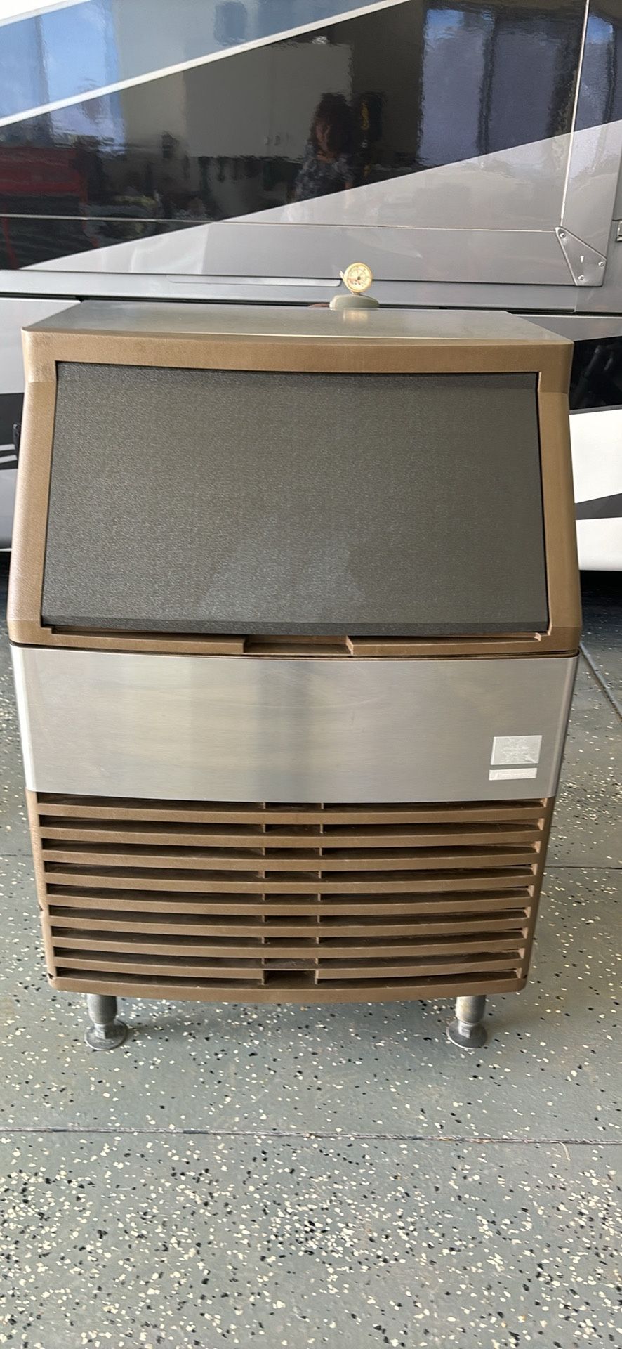 Manitowoc Ice Maker machine model QY0214A