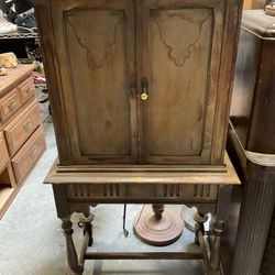Vintage 1930’s Radio Cabinet