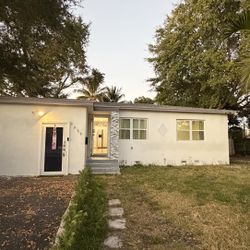 Apartment 2/1 Includes Utility 