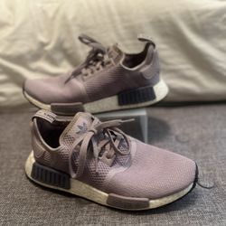 Women’s Adidas Sneaker