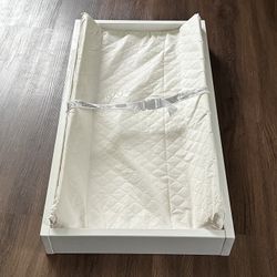 DaVinci Universal Removable Changing Tray and Contoured Changing Pad
