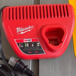 Milwaukee M12 Charger 