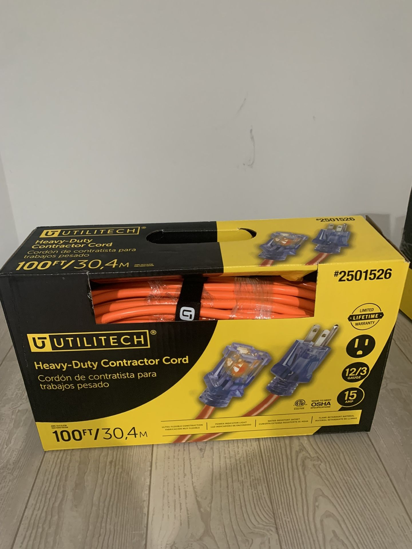 Utilitech Pro 100-ft 12/3 3-Prong Outdoor Sjtw Heavy Duty Lighted Extension Cord