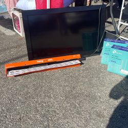 32 Inch Toshiba With Remote And Wall Mount