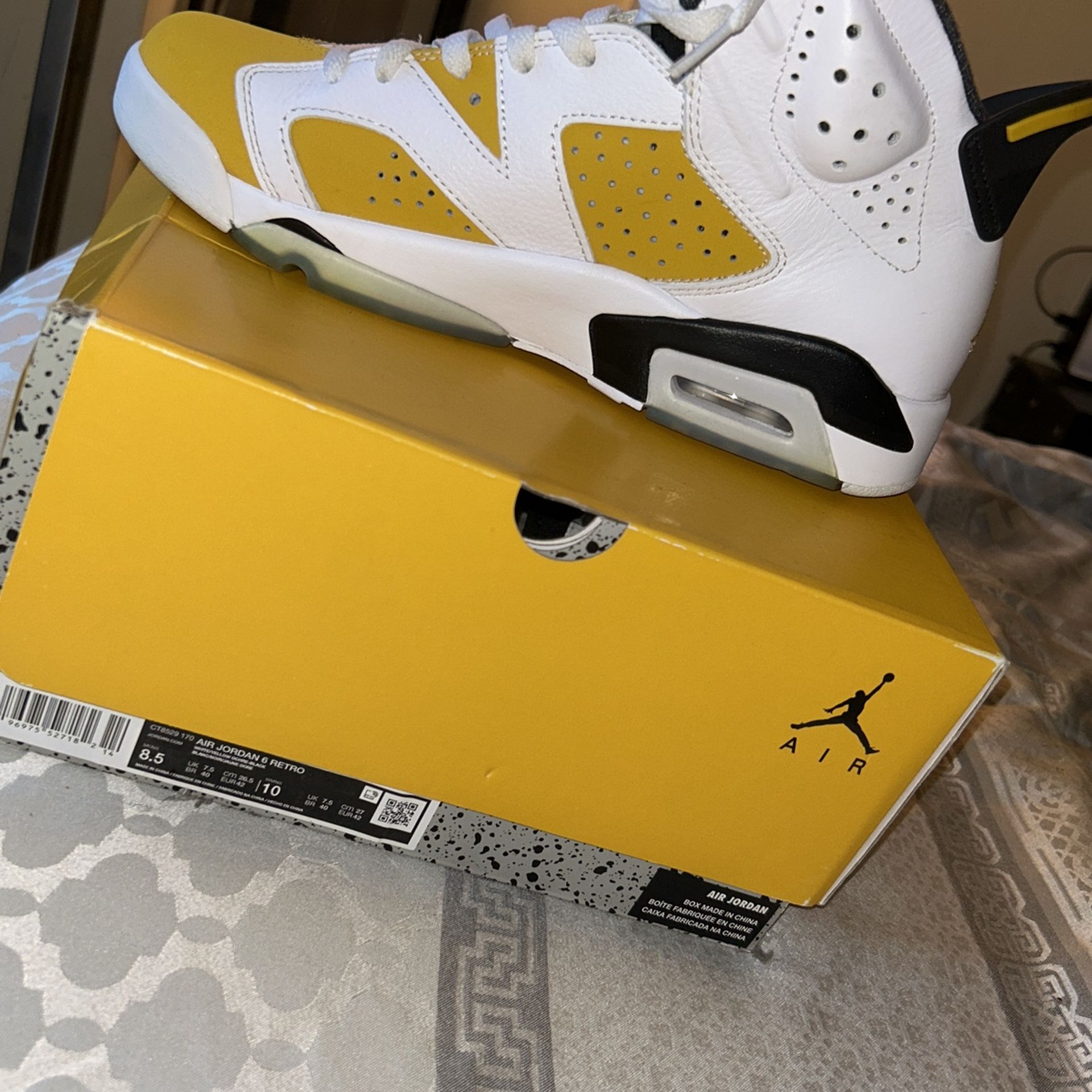Men’s White Yellow Ochre Black Jordan’s