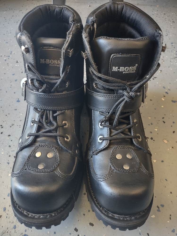 Boots/ Size 11 M/boss