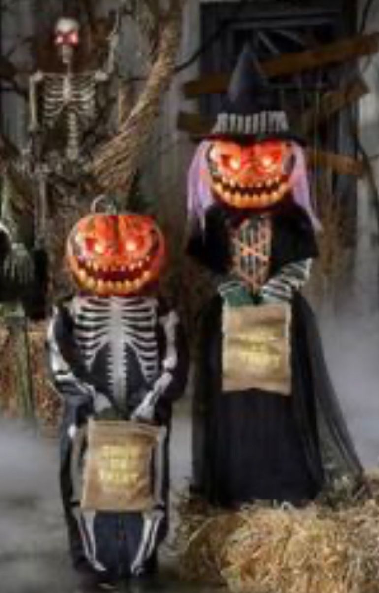 Home Depot Grave and Bones Pumkin Twins