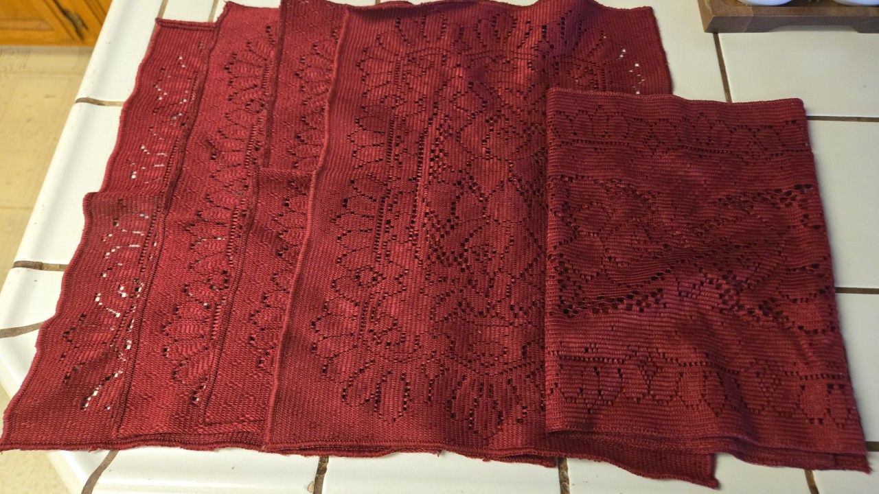 Table Placemats 4 And Table Runner 
