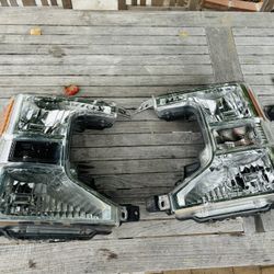 Great Condition 2020 F-250 Lariat OEM Headlights (left /right)