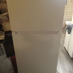 Brand New Apt Size Fridge Works Great