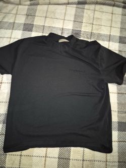 Black essential shirt