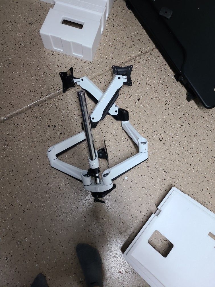 Triple Monitor Arm
