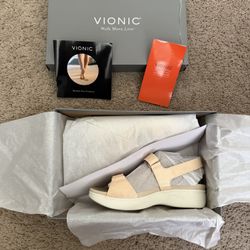 VIONIC Women’s Sandals / Shoes / Cream Leather / Size 6 1/2 / Width: M